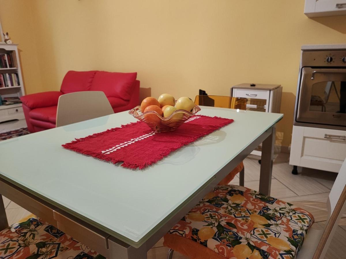 La Casa Sulla Piazza Apartment Bosa Luaran gambar
