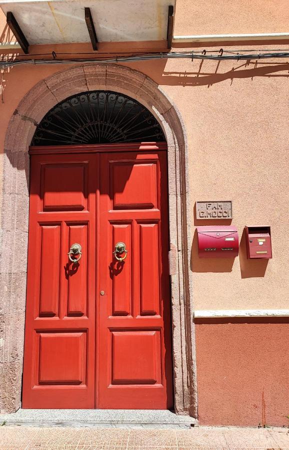La Casa Sulla Piazza Apartment Bosa Luaran gambar
